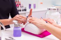 esmaltes-de-unas-remover